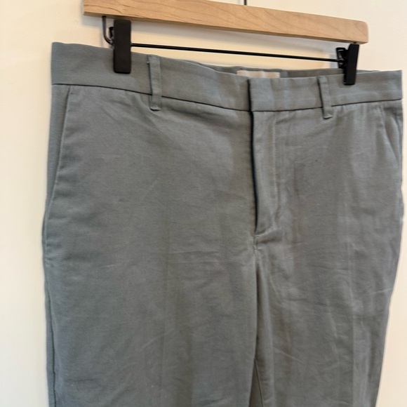 EVERLANE Men's Gray/green performance Chino Pants - Picture 6 of 9